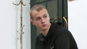 Mladík chcel zabiť kamaráta, aby si skúsil väzenie. Na súde si vypočul rozsudok