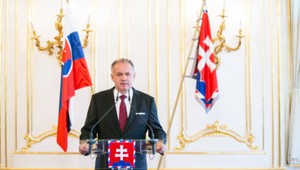 Slováci dôverujú Kiskovi viac ako Ficovi