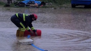 Spiš i Revúca boli pod vodou. Obyvatelia vypratávali vodu z pivníc i z domov