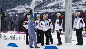 Neboli by hokejisti v utorok osožnejší na biatlone?