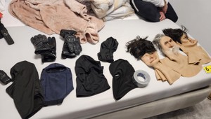 Polícia rozbila organizovanú skupinu. Ranný zásah Aprum prebiehal v dvoch krajoch