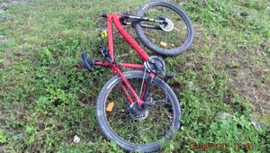 Vlak zrazil cyklistku, vážnym zraneniam podľahla