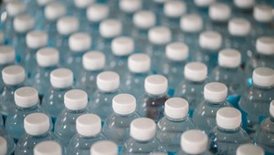Čo prinesie zálohovanie plastových fliaš?