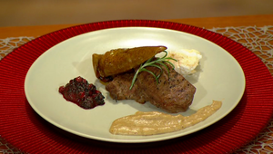 Steak z diviaka s gaštanovou omáčkou a grilovanou hruškou