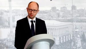 Rusko chce Kyjev zbaviť nezávislosti a zmraziť konflikt, tvrdí Jaceňuk