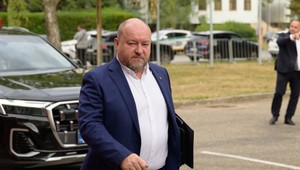 Huliak žiada Luntera o vysvetlenie 200-tisíc eur na cestu. Kritizuje, že projekt sa neposunul