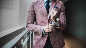 Takto si zložte oblek, predtým než ho dáte do kufra