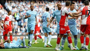 VIDEO: Bartonovi hrozí za incidenty s hráčmi City vyšší trest