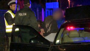 Muž bez vodičáku unikal pred policajtami, nafúkal takmer dve promile
