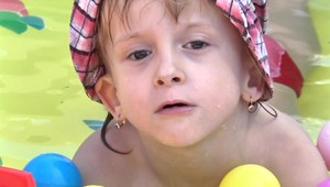 Vanessa (5) strávila v detskom domove vyše tri roky. Jej matka sa možno dočká odškodného