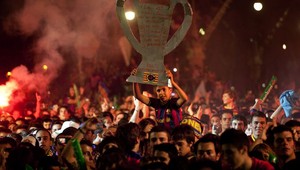 V Barcelone obrovské oslavy, no aj zatknutí a zranení