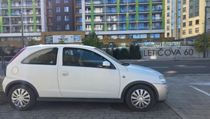 Rozsiahla akcia v Ružinove: Ozbrojení policajti zadržali medzinárodne hľadanú osobu