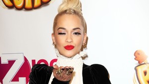To je ale pekný zadoček! Rita Ora (24) si vyšla len v podväzkoch