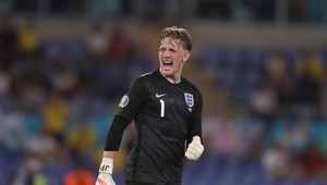 Angličanov vedie za titulom nepriestrelný brankár