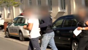 Colníci odhalili sklad s viac ako piatimi tonami nelegálneho tabaku