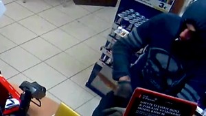 S nožom v ruke sa vyhrážal zamestnancom pumpy, Vianoce strávi za mrežami