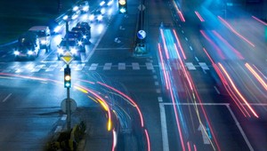 K zníženiu nehôd na križovatkách môžu pomôcť vylepšené semafory