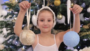 Chcete pomôcť Paťke a jej rodine? Takto si môžete kúpiť vianočné gule, ktoré vyrába!