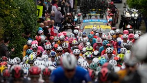 Hľadá sa fanúšička, ktorá zhodila celý pelotón blahoželaním babke a dedkovi