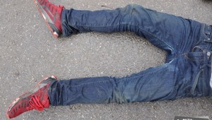 Policajti našli telo mŕtveho muža. Pátrajú po jeho totožnosti