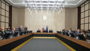 Ministerstvo práce predstavilo ďalšiu pomoc pre ľudí bez práce. Gröhling rieši otázku otvorenia škôl