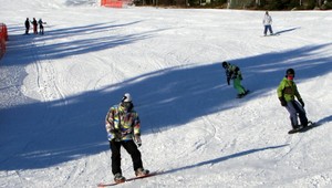 Lyžiarske strediská bojujú proti alkoholu, zo svahu vás môžu vyhodiť