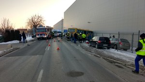 Nehoda pri Piešťanoch, auto sa zrazilo s autobusom