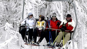 Lyžiarske stredisko kúpil moslim a zakázal v bare alkohol: Hostia rušia rezervácie