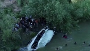 Školský autobus skončil v rieke. Hlásia najmenej sedem obetí