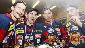 Ako hokejisti Zvolena majstrovský titul oslavovali...