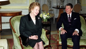 Reagan sa ospravedlňoval Thatcher, podľahla jeho šarmu
