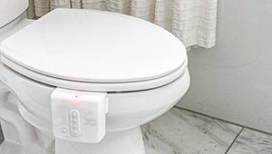 Umelá inteligencia s kamerou už aj na záchodovej doske