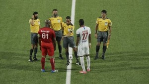 Viceprezident Surinamu sa nechal nominovať do medzinárodného pohára