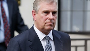 Škandál v kráľovskej rodine! Najprv sex s mladistvými, teraz státisícové platby asistentke?