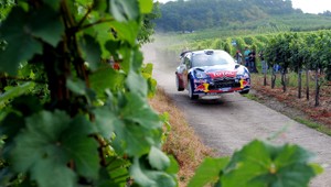 Z auta nezostalo nič, no jazdec Hirvonen nemal ani škrabanec