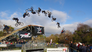 To tu ešte nebolo: trojité salto vzad na BMX!