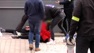 Tínedžeri predávali drogy, no do väzenia nepôjdu. Dôvodom je aj škola