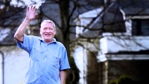 Fanúšikovia aj hokejisti sa rozlúčili s Jaroslavom Holíkom ( †72)