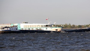 Po zrážke lodí pri Šamoríne turistov dočasne evakuovali!