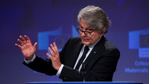 Dezinformácie o vakcínach riešil na Slovensku už aj veľmi vplyvný eurokomisár. Upresnil ako sa únia chystá zakročiť