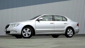 Nemal vlastné auto, tak vytrhal stierače tým druhým