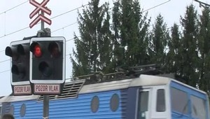 Mladá žena neprežila zrážku s vlakom. Mala pozerať do mobilu a na výstražné trúbenie nereagovala