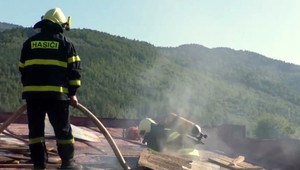 Dedinčania zachraňovali zdravotne postihnuté deti z horiaceho domu