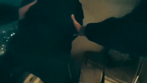 Napínavá záchranná akcia: Policajt liezol cez balkóny, aby sa dostal ku kričiacemu mužovi v núdzi