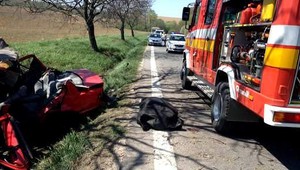 Smrteľná nehoda za Vrábľami! Mladíci predbiehali kolónu...