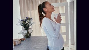 Monike nesmierne pristane tehotenské bruško