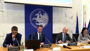 Ak si chcete požičať, nečakajte. Národná banka sprísni úvery