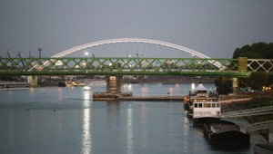 Na dokončenie Starého mosta ostávajú posledné hodiny