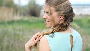 Trápia vás padajúce a mastné vlasy? Tento zelený zázrak vyrieši všetky problémy naraz