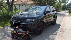 Sedemročný chlapec na štvorkolke narazil do Jeepu. Dieťa utrpelo ťažké zranenia